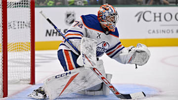 Nov 4, 2025; Dallas, Texas, USA; Edmonton Oilers goaltender Stuart Skinner (74) faces the Dallas Stars attack during the second period at the American Airlines Center. Mandatory Credit: Jerome Miron-Imagn Images