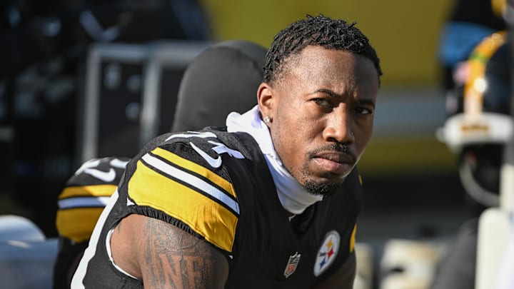 Dec 8, 2024; Pittsburgh, Pennsylvania, USA; Pittsburgh Steelers cornerback Joey Porter Jr. (24) sits on the bench during a game against the Cleveland Browns at Acrisure Stadium. Mandatory Credit: Barry Reeger-Imagn Images Dec 8, 2024; Pittsburgh, Pennsylvania, USA; Pittsburgh Steelers cornerback Joey Porter Jr. (24) sits on the bench during a game against the Cleveland Browns at Acrisure Stadium. Mandatory Credit: Barry Reeger-Imagn Images