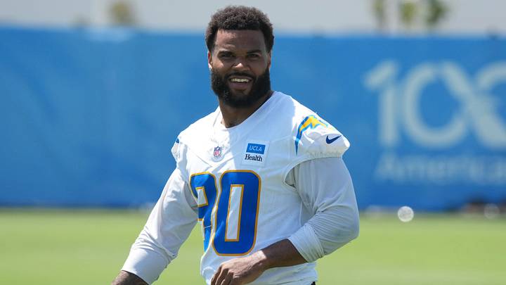 Jul 30, 2026; El Segundo, CA, USA; Los Angeles Chargers linebacker Akheem Mesidor (90) at training camp at The Bolt. Mandatory Credit: Kirby Lee-Imagn Images