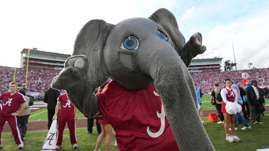 Big Al dances at the Rose Bowl.