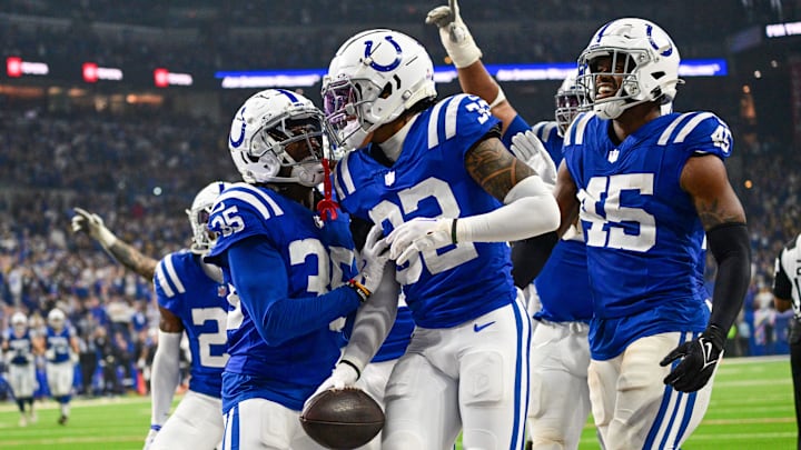 Sep 29, 2024; Indianapolis, Indiana, USA; Indianapolis Colts safety Julian Blackmon (32) celebrates recovering a fumble with the team during the second quarter against the Pittsburgh Steelers at Lucas Oil Stadium. Mandatory Credit: Marc Lebryk-Imagn Images Sep 29, 2024; Indianapolis, Indiana, USA; Indianapolis Colts safety Julian Blackmon (32) celebrates recovering a fumble with the team during the second quarter against the Pittsburgh Steelers at Lucas Oil Stadium. Mandatory Credit: Marc Lebryk-Imagn Images