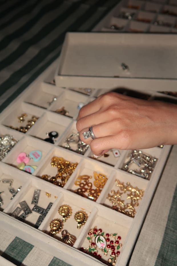 Sneaker charm bar