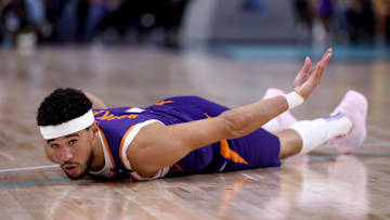 Phoenix Suns v Los Angeles Lakers