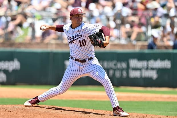 Texas A&M pitcher Chris Cortez (10) delivers a pitch during the second inning against the Oregon at Olsen Field.