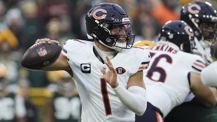 Chicago Bears quarterback Justin Fields (1) throws a pass during the first quarter against the Green Bay Packers