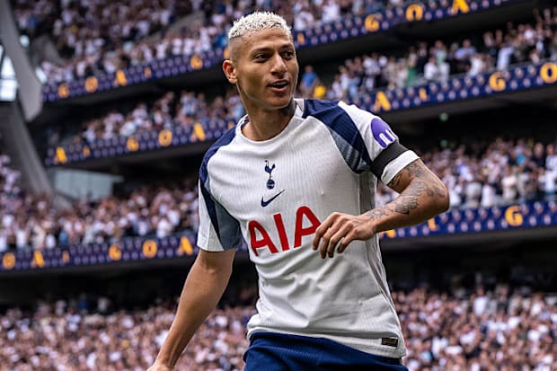 richarlison-lot-xac-trong-ngay-khai-man-mua-giai-moi