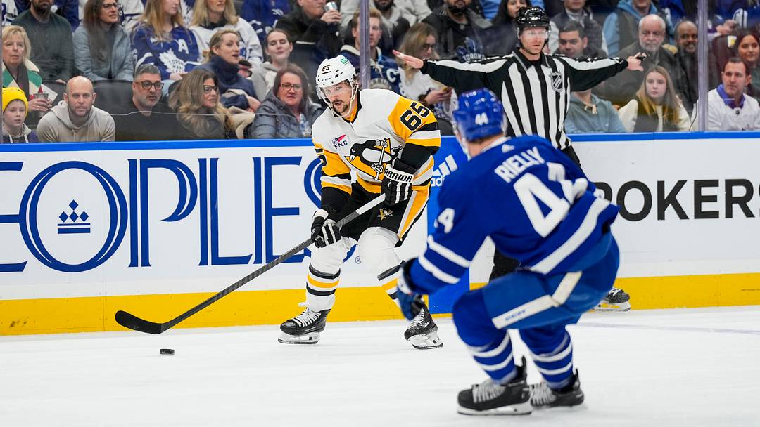 Pittsburgh Penguins v Toronto Maple Leafs