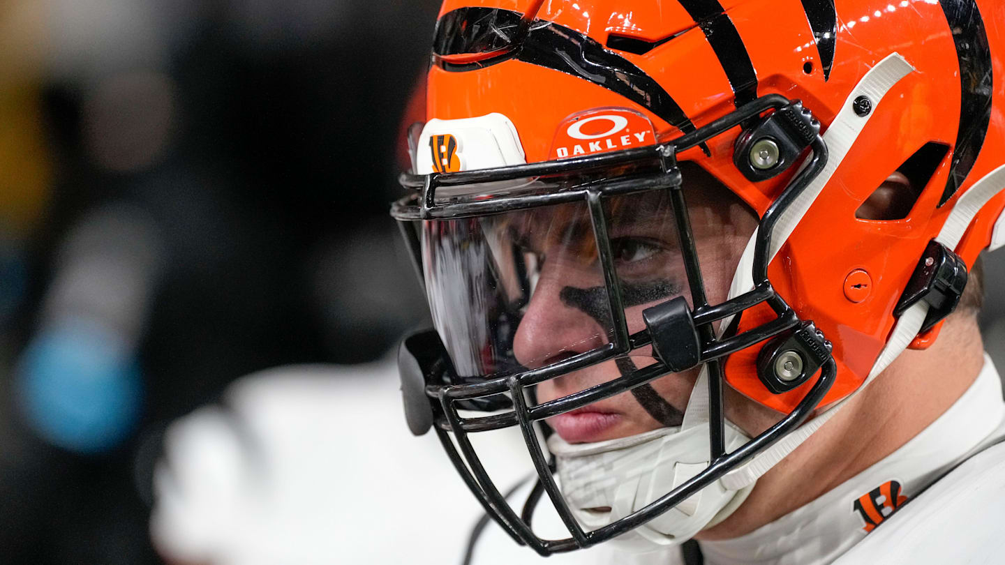 Panthers, Bengals Near Trade Talks for Star DE Hendrickson