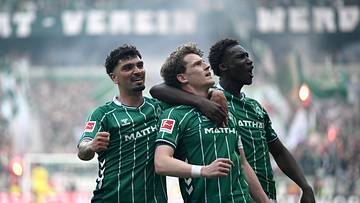 Kann Werder Jens Stage (m.) halten?