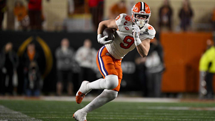Dec 21, 2024; Austin, Texas, USA; Clemson Tigers tight end Jake Briningstool (9) in action during the game between the Texas Longhorns and the Clemson Tigers in the CFP National Playoff First Round at Darrell K Royal-Texas Memorial Stadium. Mandatory Credit: Jerome Miron-Imagn Images
