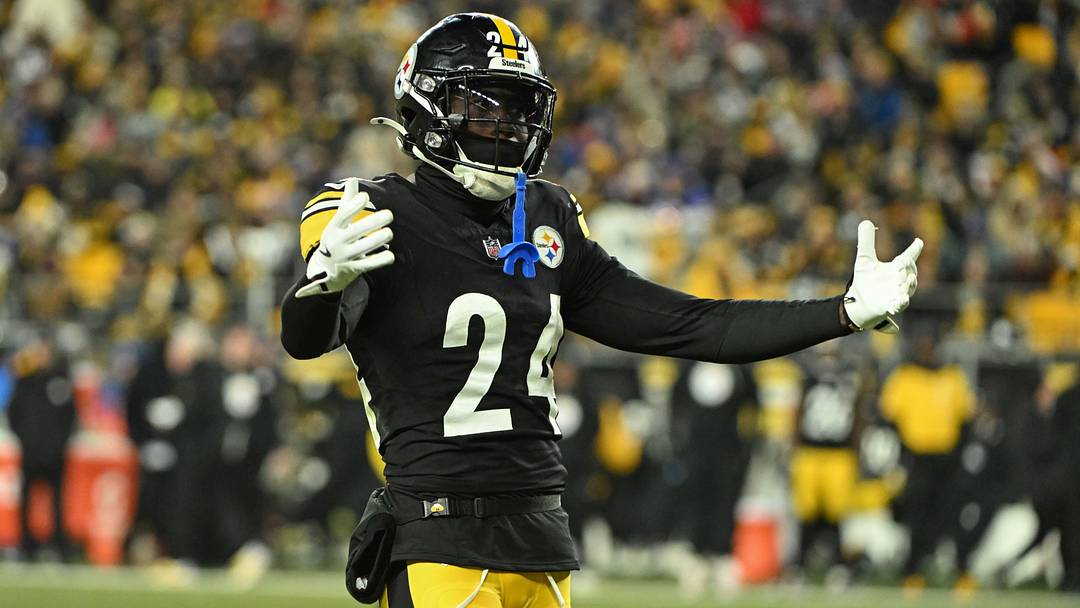 Pittsburgh Steelers cornerback Joey Porter Jr. (24) reacts against the Buffalo Bills during the second half at Acrisure Stadium. Mandatory Credit: Barry Reeger-Imagn Images Pittsburgh Steelers cornerback Joey Porter Jr. (24) reacts against the Buffalo Bills during the second half at Acrisure Stadium. Mandatory Credit: Barry Reeger-Imagn Images