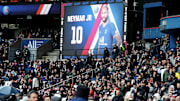 Les Ultras du PSG ont copieusement sifflé Neymar, Messi et les dirigeants