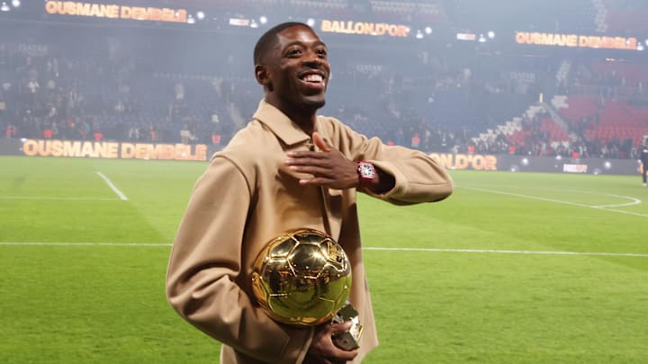 Ousmane Dembele mit dem Ballon d'Or Ousmane Dembele mit dem Ballon d'Or