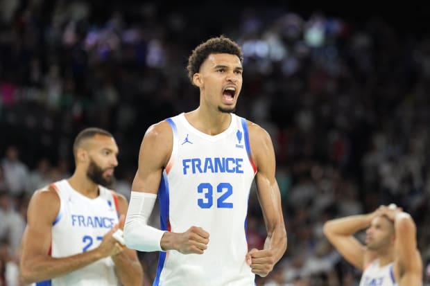 France power forward Victor Wembanyama (32) celebrates after defeating Canada in a men’s basketball quarterfinal game. 