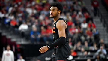 James solo estuvo en una campaña en la NCAA