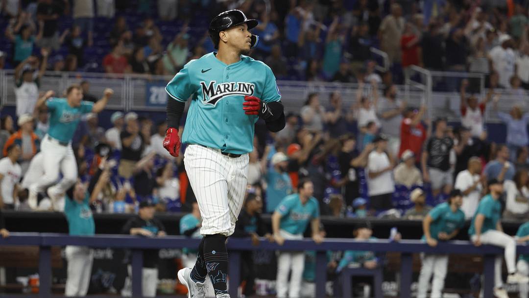 Miami Marlins pinch-hitter Heriberto Hernandez (13) hits a grand slam against the New York Mets. Miami Marlins pinch-hitter Heriberto Hernandez (13) hits a grand slam against the New York Mets.