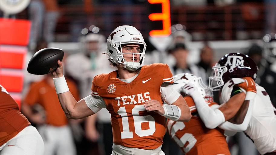 Texas Longhorns quarterback Arch Manning