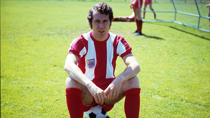 Franz Beckenbauer im Trikot des FC Bayern München Franz Beckenbauer im Trikot des FC Bayern München