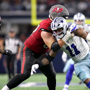 Dallas Cowboys linebacker Micah Parsons rushes the passer against Tampa Bay Buccaneers offensive tackle Luke Goedeke