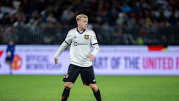 "Van De Beek hoàn toàn vô hình trên sân"
