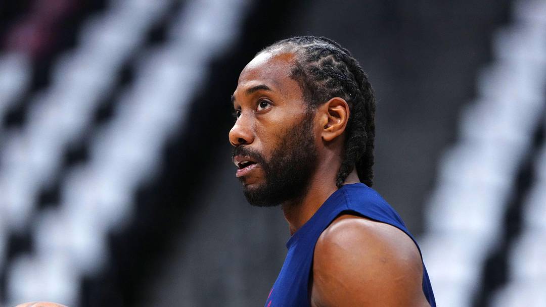 May 3, 2025; Denver, Colorado, USA; LA Clippers forward Kawhi Leonard (2) warms up before the game against the Denver Nuggets during game seven of first round for the 2025 NBA Playoffs at Ball Arena. Mandatory Credit: Ron Chenoy-Imagn Images May 3, 2025; Denver, Colorado, USA; LA Clippers forward Kawhi Leonard (2) warms up before the game against the Denver Nuggets during game seven of first round for the 2025 NBA Playoffs at Ball Arena. Mandatory Credit: Ron Chenoy-Imagn Images
