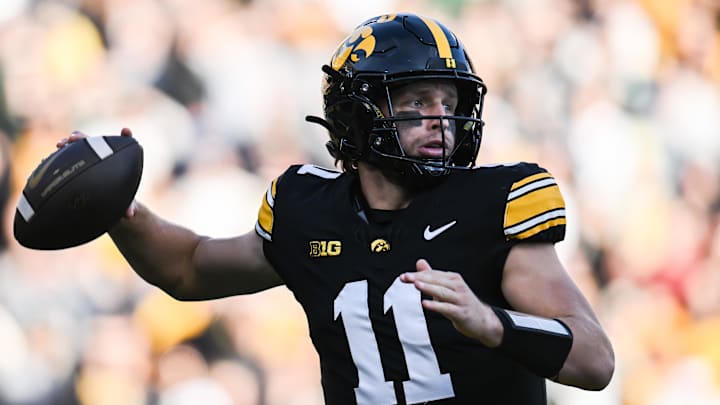 Iowa Hawkeyes quarterback Mark Gronowski
