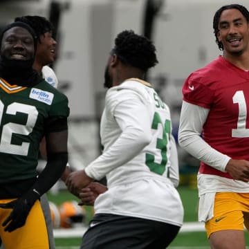 Jordan Love goes through warmups with teammates at Packers minicamp.