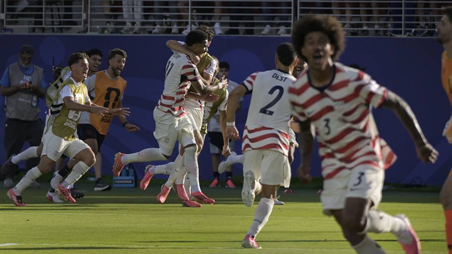usmnt celebrating