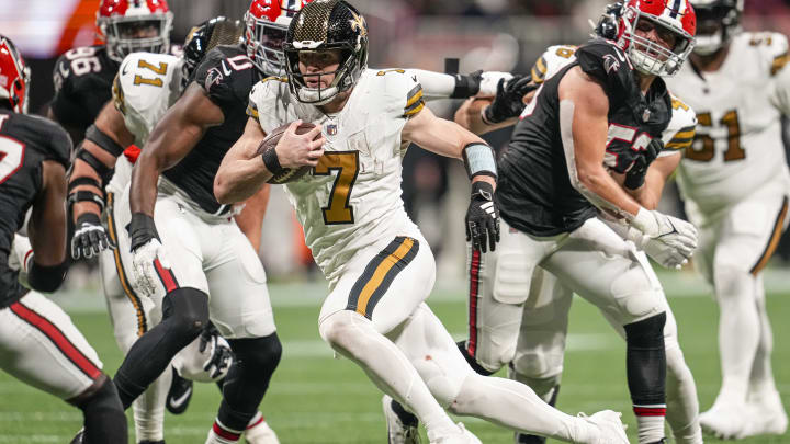 Taysom Hill (7) of the New Orleans Saints runs against the Atlanta Falcons