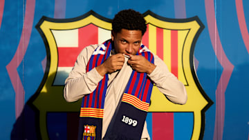 Vitor Roque bei seiner Ankunft beim FC Barcelona