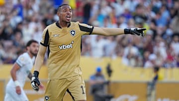 John recusou proposta do futebol inglês para ficar no Botafogo