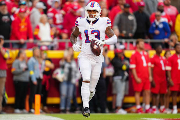 Former Buffalo Bills receiver Gabe Davis catches touchdown pass