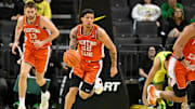 Illinois Fighting Illini guard Tre White (22) runs a fast break against the Oregon Ducks 