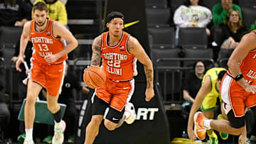 Illinois Fighting Illini guard Tre White (22) runs a fast break against the Oregon Ducks 