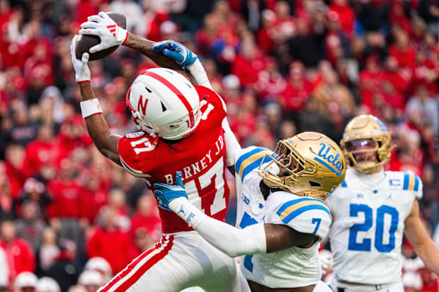 Nebraska Cornhuskers wide receiver Jacory Barney Jr. (17) makes a catch against the UCLA Bruins.
