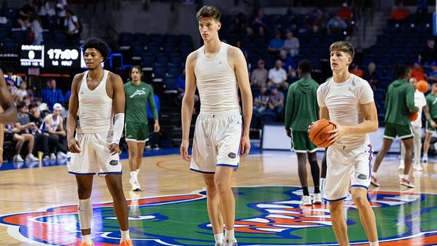 Oran Rioux World’s tallest teenager Olivier Rioux next to Florida teammates is insane