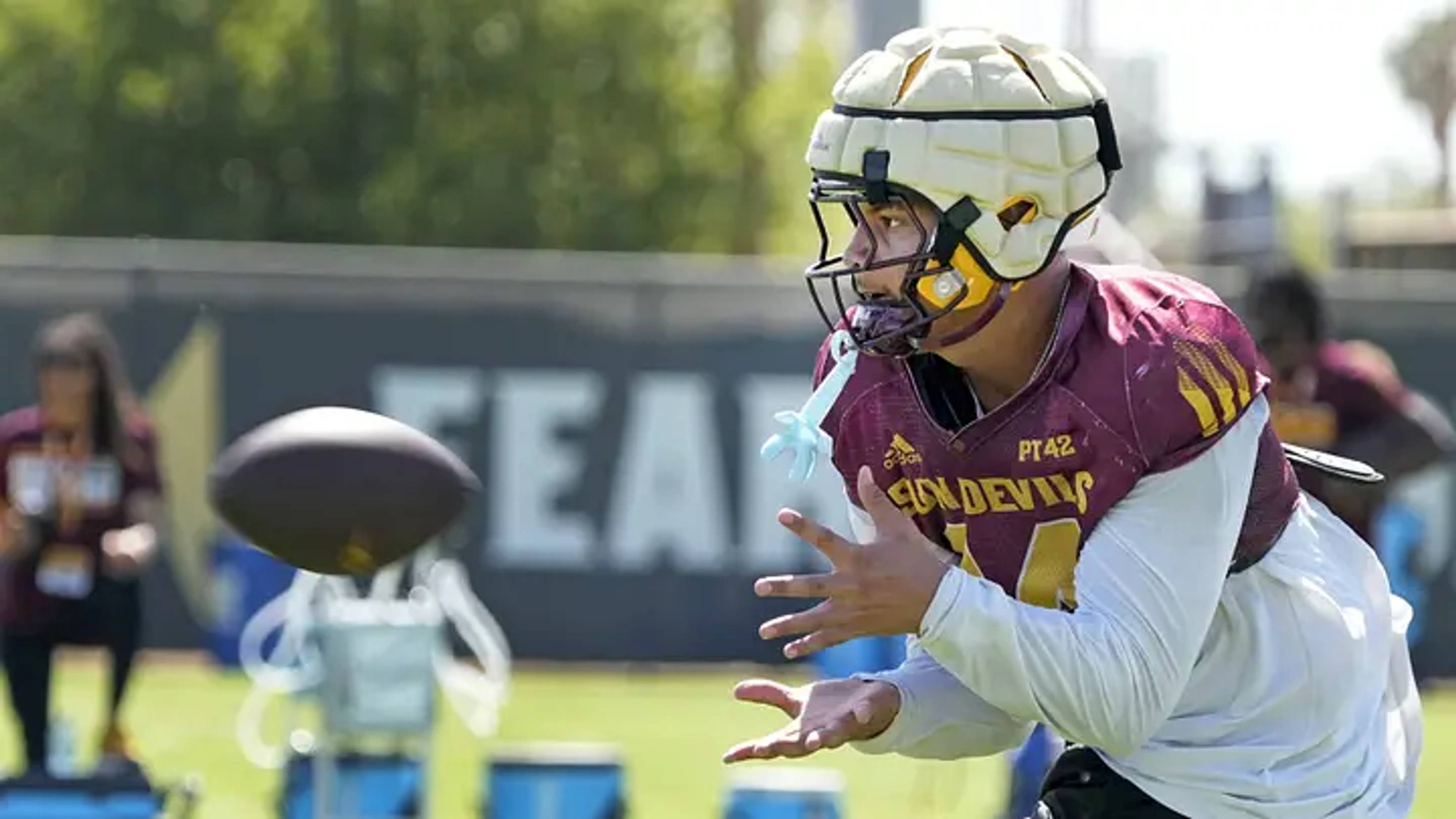 Arizona State tight end AJ Ia (14) trains during football practice at Kajikawa practice fields in Tempe on Aug 1, 2025. | © Cheryl Evans/The Republic / USA TODAY NETWORK via Imagn Images