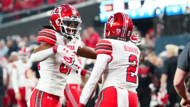 Utah Utes football players celebrating.
