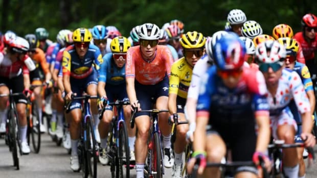 Bike racers in the Tour de France Femmes