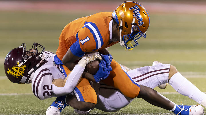 East St. Louis junior wide receiver Laron Baker Jr., (1) is one of two Flyers receivers who cracked our candidates for top returner at the position for the 2025-2026 season. With nearly 20 major Division I offers in hand, Baker is one of the state's top recruited receivers for the 2027 cycle.