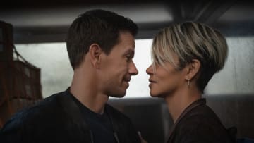 The Union. (L to R) Mark Wahlberg as Mike McKenna and Halle Berry as Roxanne Hall in The Union. Cr. Laura Radford/Netflix © 2024.