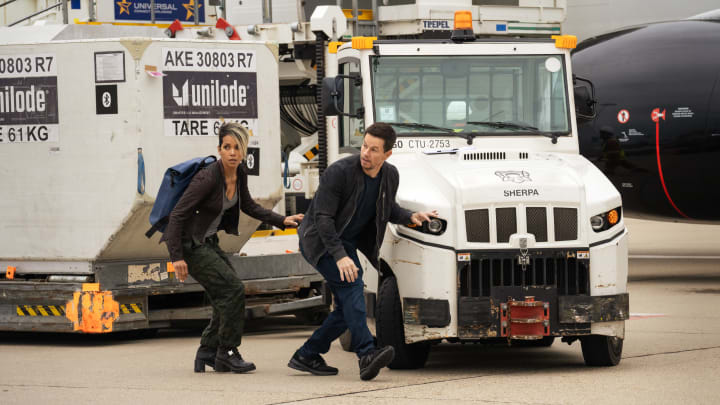 The Union. (L to R) Halle Berry as Roxanne Hall and Mark Wahlberg as Mike McKenna in The Union. Cr. Laura Radford/Netflix © 2024.