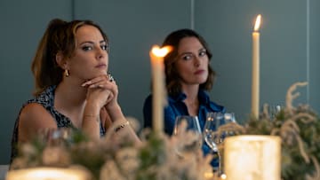 The Woman in Cabin 10. (L-R) Kaya Scodelario as Grace and Keira Knightley as Lo in The Woman in Cabin 10. Cr. Parisa Taghizadeh/Netflix © 2025