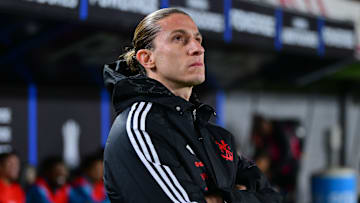 Filipe Luís vive momento de pressão no Flamengo