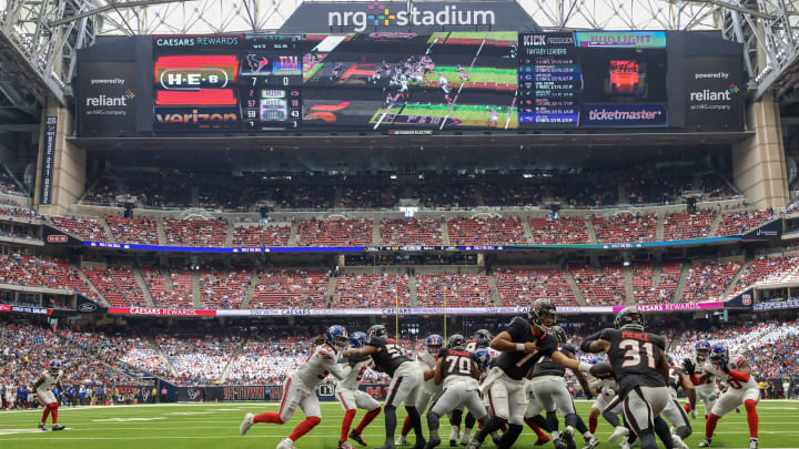 Aug 17, 2024; Houston, Texas, USA; Houston Texans quarterback C.J. Stroud (7) hands the ball of to running back Dameon Pierce (31)  against the New York Giants in the first quarter at NRG Stadium. 