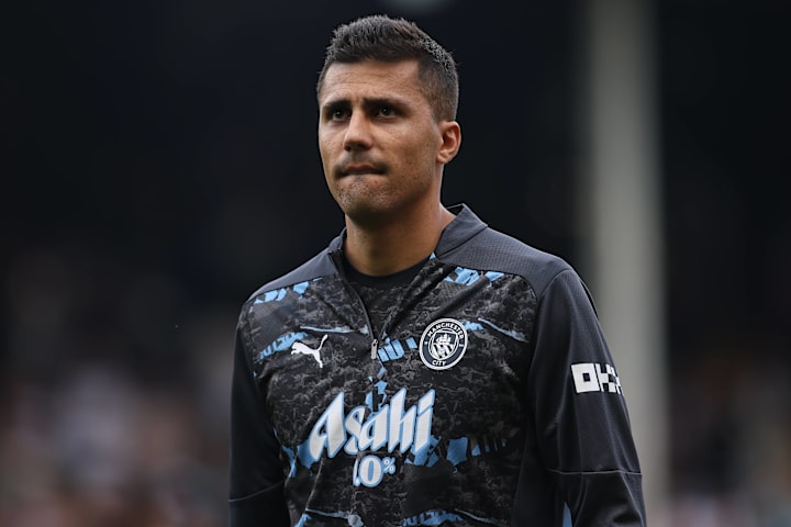 Rodri warming up for Manchester City.