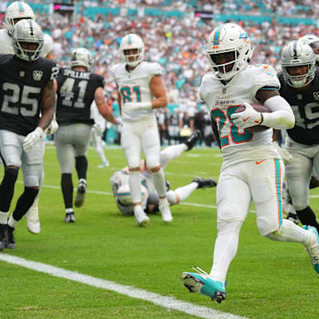 Miami Dolphins running back De'Von Achane (28) scores a touchdown in the fourth quarter against the Las Vegas Raiders at Hard Rock Stadium.