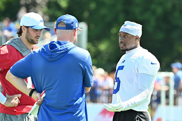 Buffalo Bills WR Joshua Palmer talks with QB Josh Allen and offensive coordinator Joe Brady during training camp.