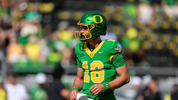 Aug 31, 2024; Eugene, Oregon, USA; Oregon Ducks quarterback Austin Novosad (16) warms up before the game against the Idaho Va