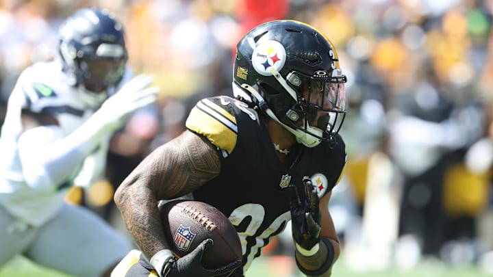 Pittsburgh Steelers running back Jaylen Warren is a great prop target in Week 4. 